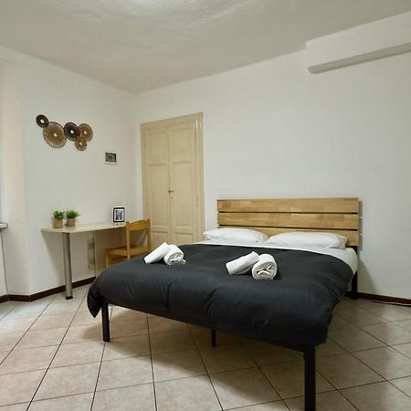 Roncati 7 Center Town Studio Apartments Bellagio Bagian luar foto