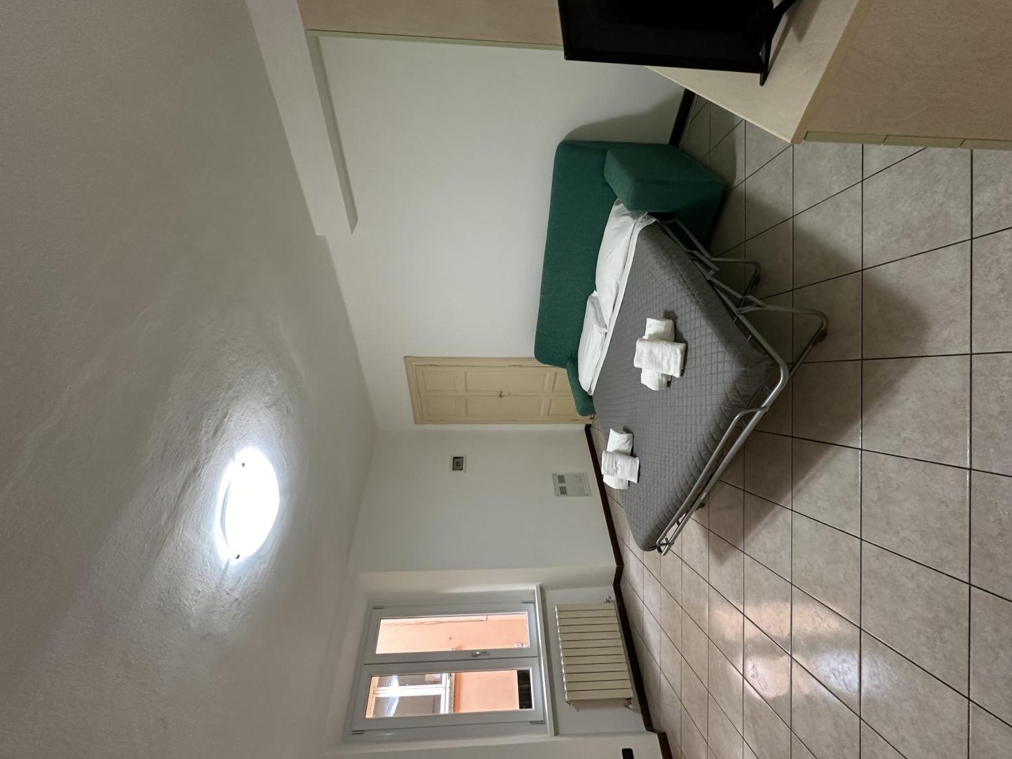 Roncati 7 Center Town Studio Apartments Bellagio Bagian luar foto