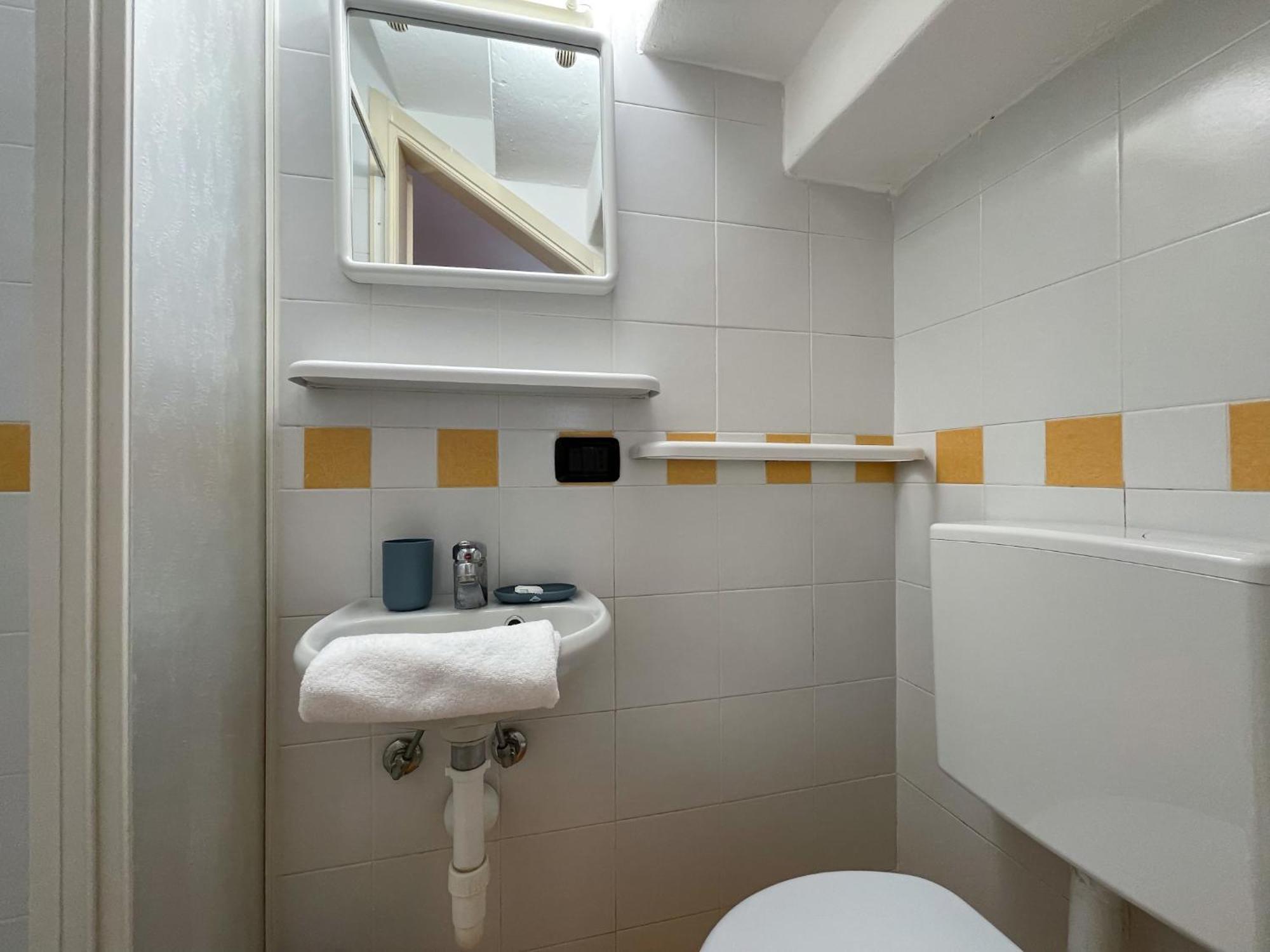 Roncati 7 Center Town Studio Apartments Bellagio Bagian luar foto