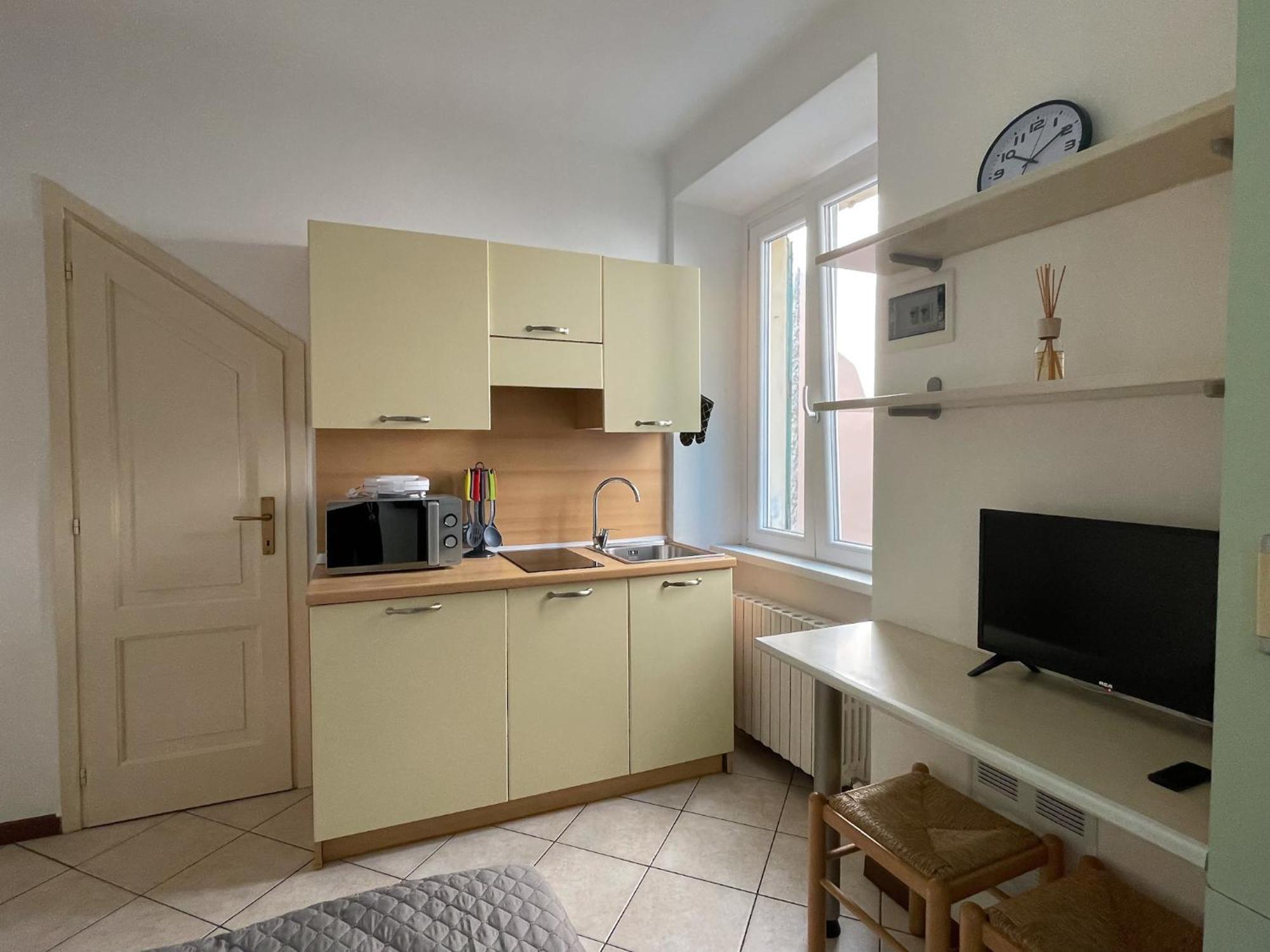 Roncati 7 Center Town Studio Apartments Bellagio Bagian luar foto