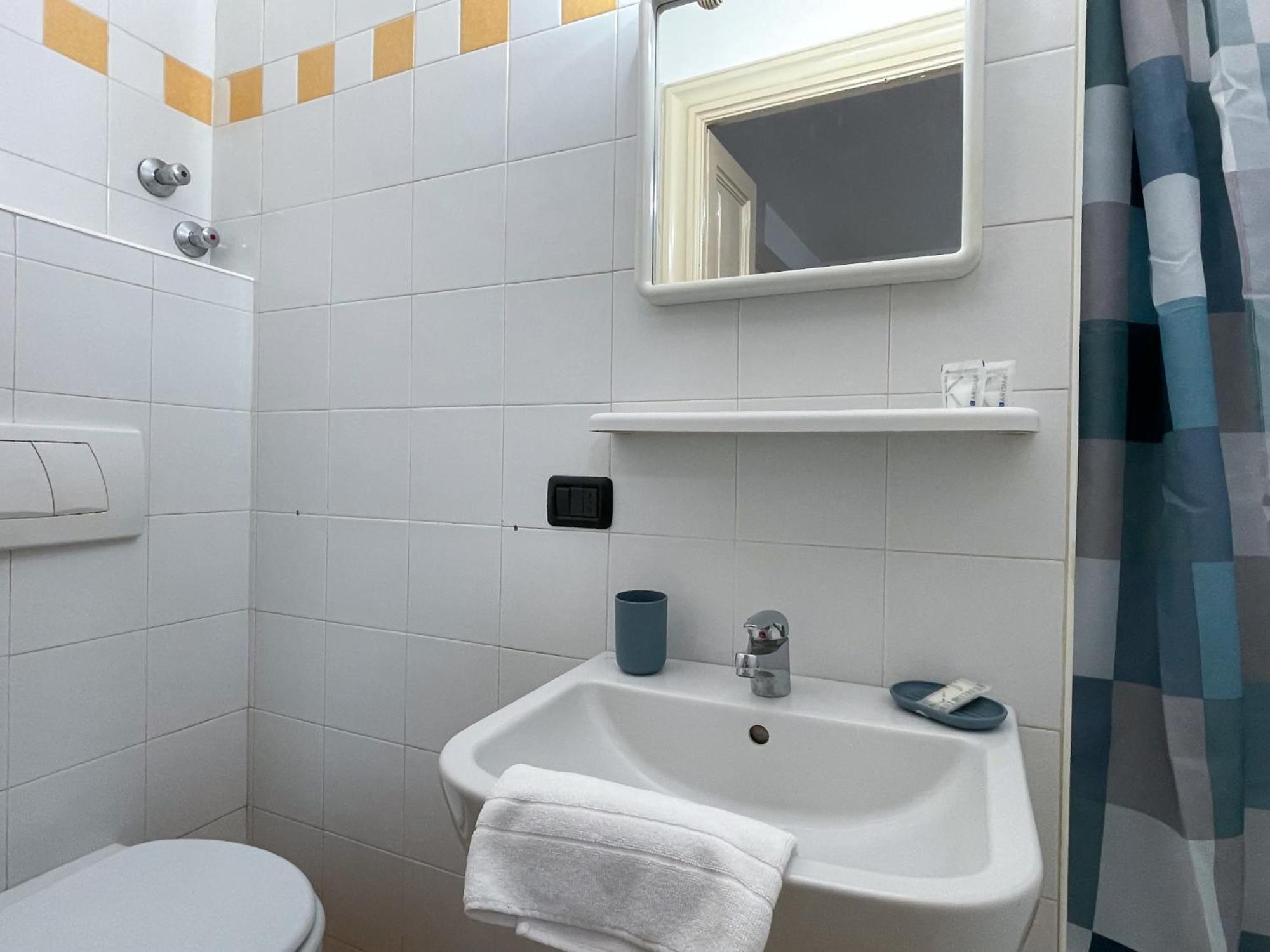 Roncati 7 Center Town Studio Apartments Bellagio Bagian luar foto