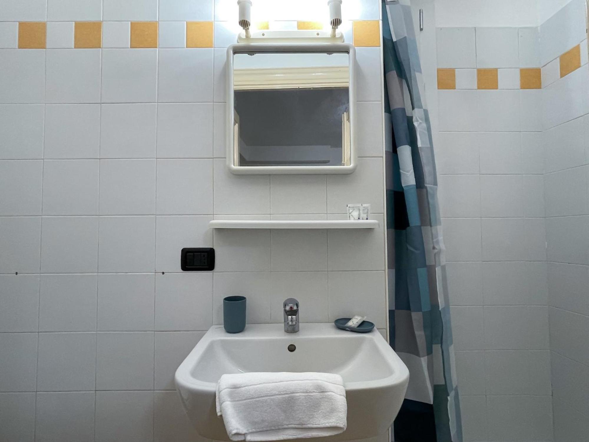 Roncati 7 Center Town Studio Apartments Bellagio Bagian luar foto