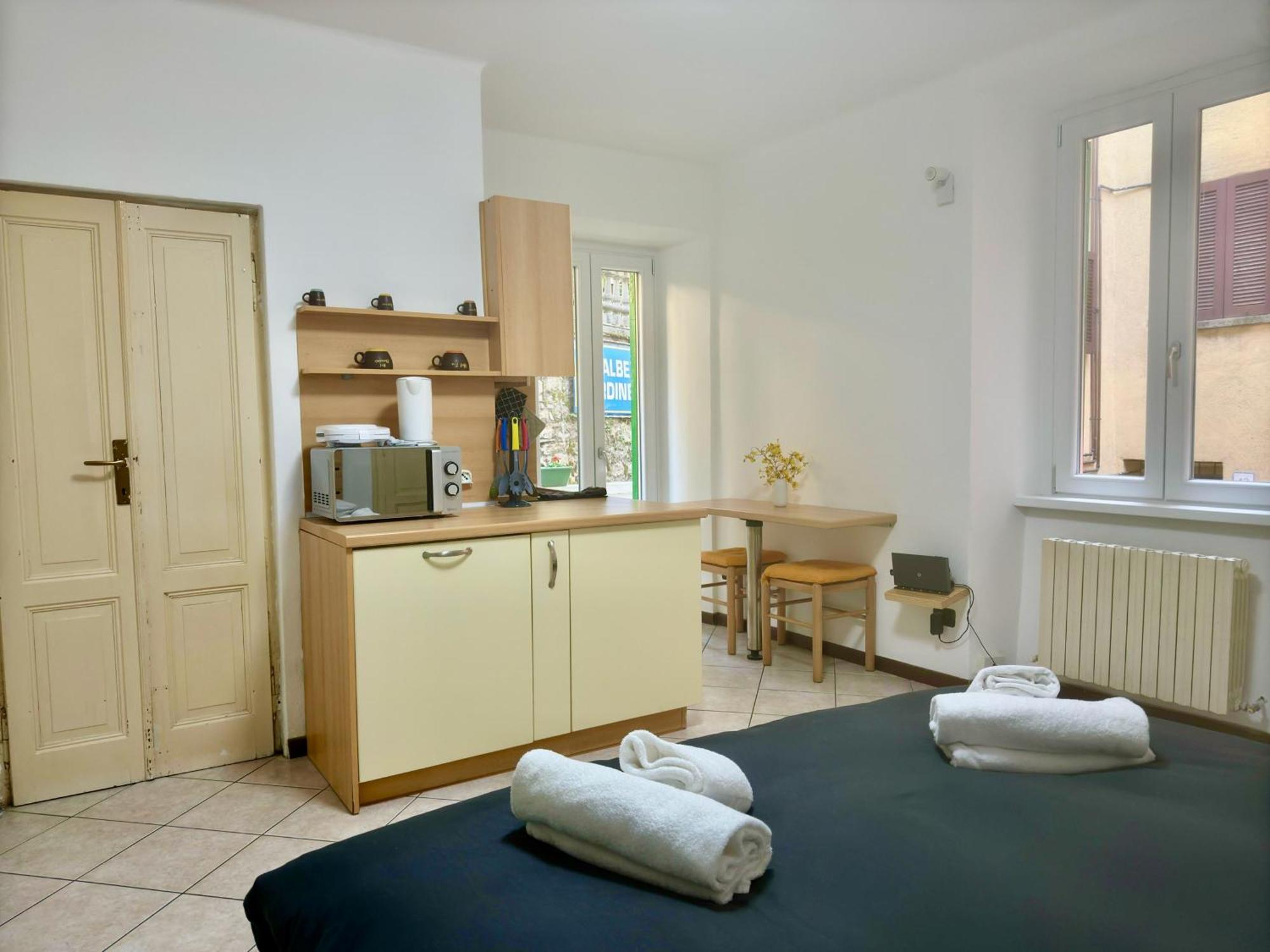 Roncati 7 Center Town Studio Apartments Bellagio Bagian luar foto