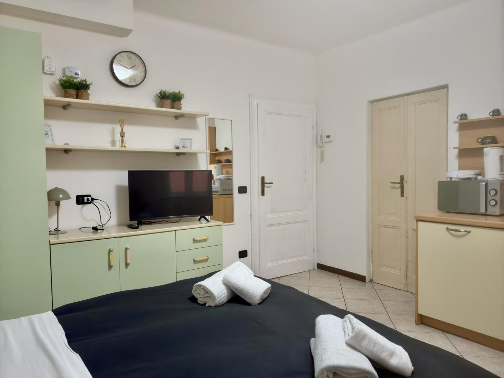 Roncati 7 Center Town Studio Apartments Bellagio Bagian luar foto